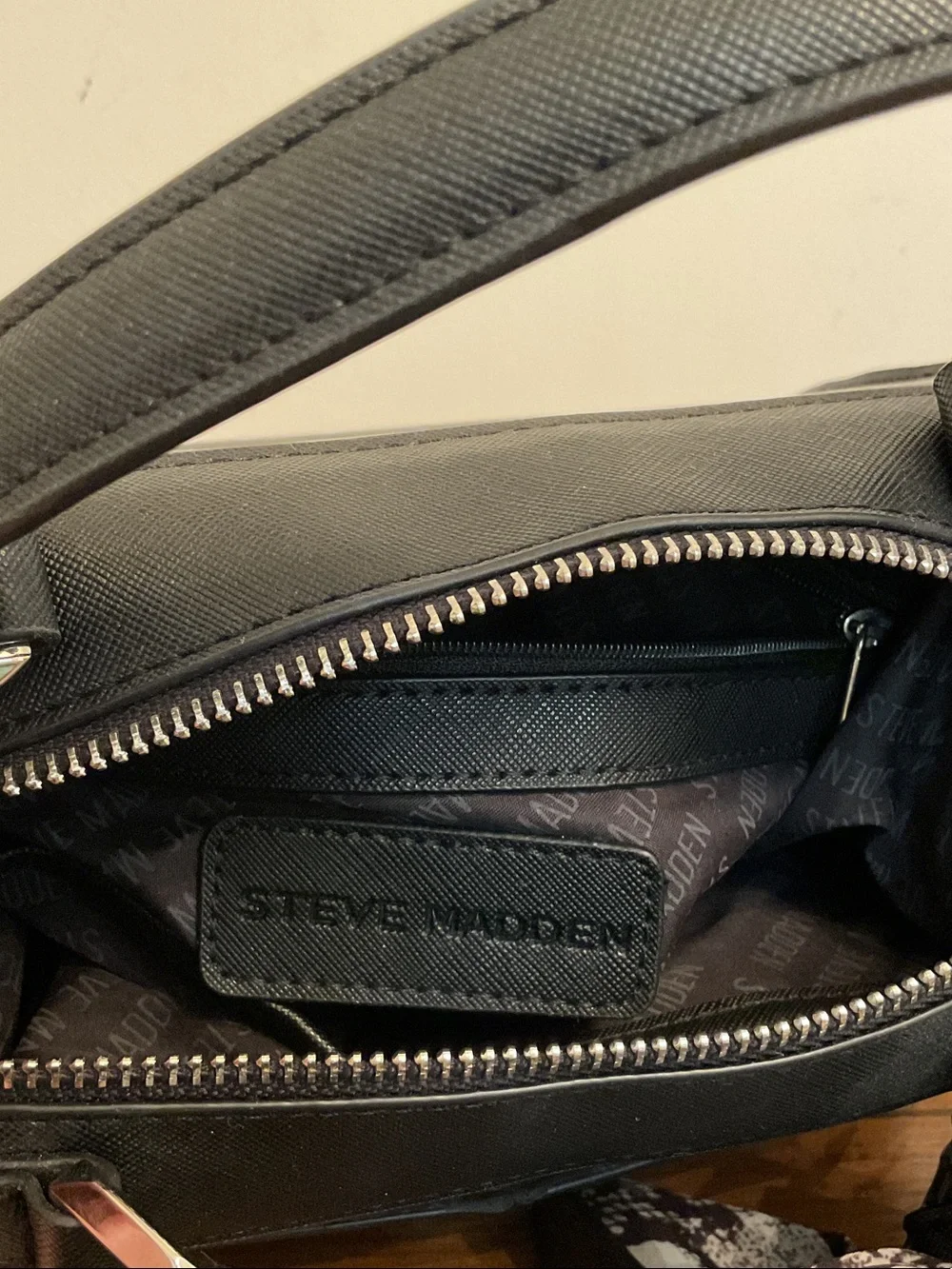 Steve Madden structured black